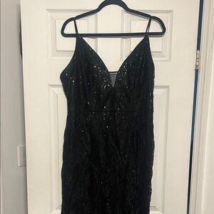 Elegant Black Sequin Backless Dress